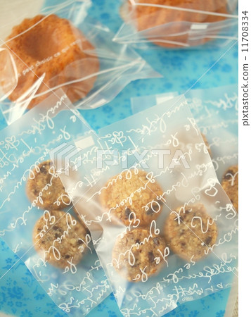 Present sweets (vertical position) 11708334