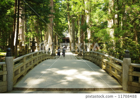 Mausoleum of Koyasan Bridge Mausoleum of Koyasan Bridge 11708488
