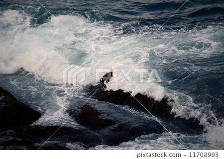 洶湧的波浪 洶湧的波浪 11708993