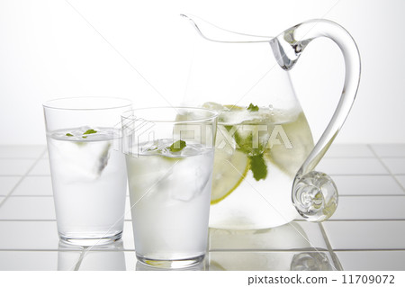 Lemon water 11709072