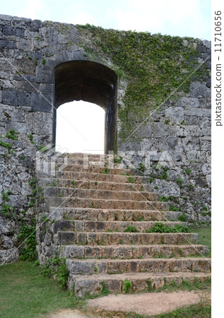 Arch gate of Okinawa Zuidari castle ruins 11710656