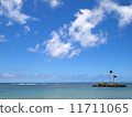An island floating in the tropical ocean 11711065