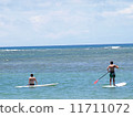 Surfing Enjoying People 11711072