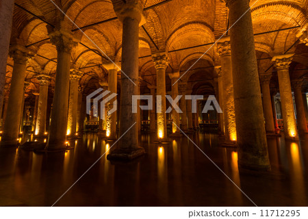 Basilica Cistern 11712295