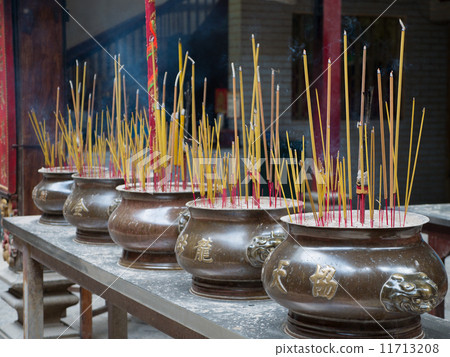 Incense of incense and incense standing of Tian Ha tomb (Tenguinomiya) in Cholon, Ho Chi Minh City 11713208