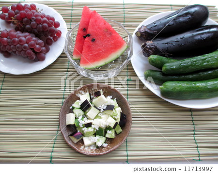 Makoto（Makomo）鋪設盂蘭盆節的節日和水和夏天的蔬菜和水果的兒子現在的季節性蔬菜和水果 11713997