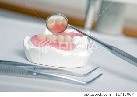 dentist tools with acrylic denture (False teeth) 11715067