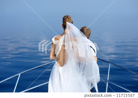 Happy bride and groom on a yacht 11715587