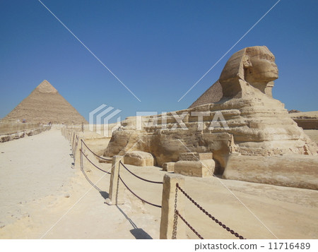 Pyramid and Sphinx Pyramid and Sphinx 11716489