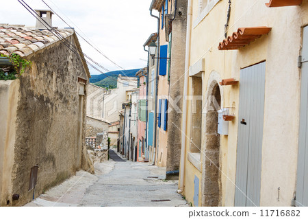 Provencal street with typical houses in southern France, Provenc Provencal street with typical houses in southern France, Provenc 11716882
