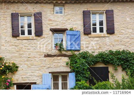 Provencal street with typical houses in southern France, Provenc Provencal street with typical houses in southern France, Provenc 11716904