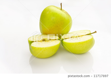 apple with reflection 11717897