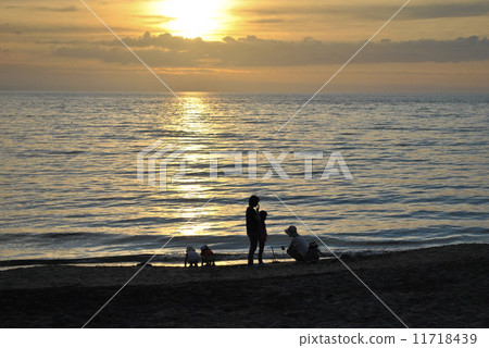 Family playing on Shioya coast 11718439