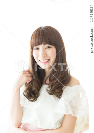 Refreshing female hair style image Refreshing female hair style image 11719034