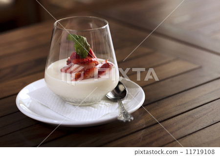 Strawberry dessert 11719108