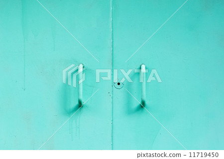 Old metal door with a keyhole Old metal door with a keyhole 11719450