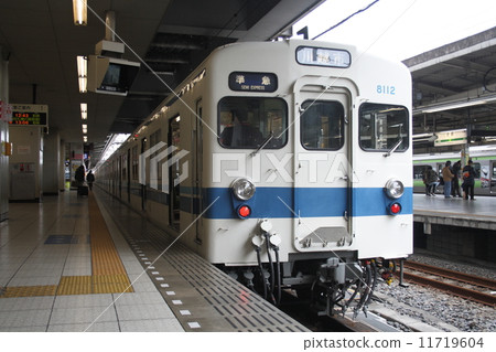 Tobu Tojo Line 8000 series train (first-look model) parked at Ikebukuro Station Tobu Tojo Line 8000 series train (first-look model) parked at Ikebukuro Station 11719604