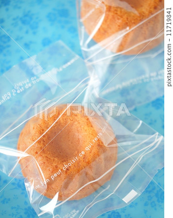 Mini cake ~ light blue package ~ (high angle) 11719841