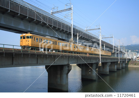 Sanyo Main Line 115 series Chugoku region color (Hiroshima area) 11720461