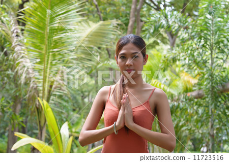 young woman young woman 11723516