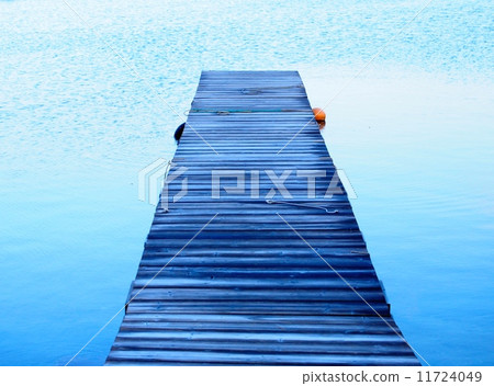 Pier 2 Pier 2 11724049