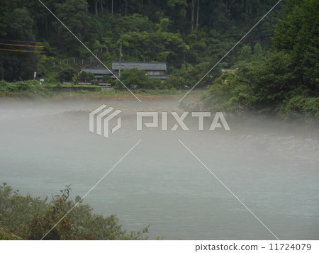 有霧的河高原河 有霧的河高原河 11724079