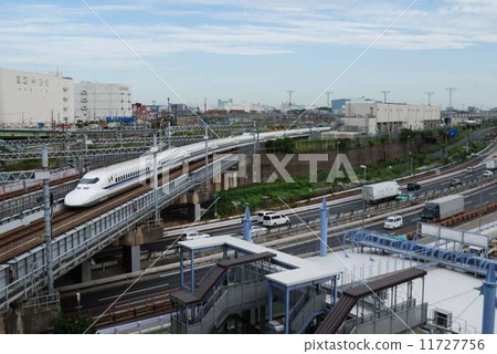 Tokaido Shinkansen heading for Omura base line for lead-in line 11727756