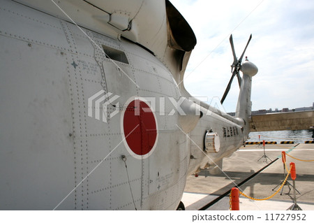 護衛艦裝備SH-60K巡邏直升機 11727952