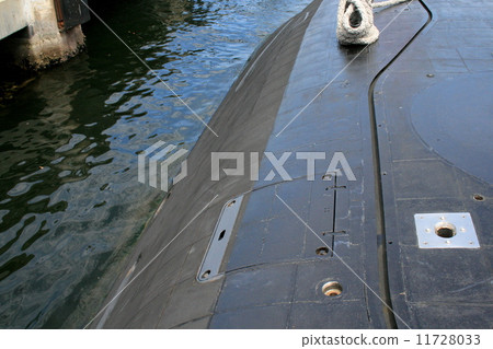 Try on the state-of-the-art submarine "Miryuu" 11728033