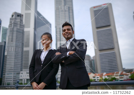 Businessmen in city 11732262