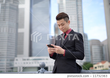 Businessman in city 11732363