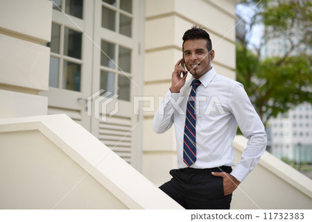 Businessman in city 11732383