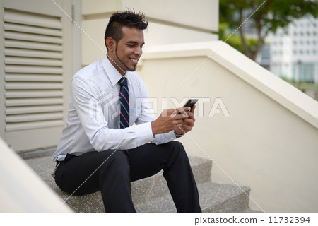 Businessman using phone 11732394