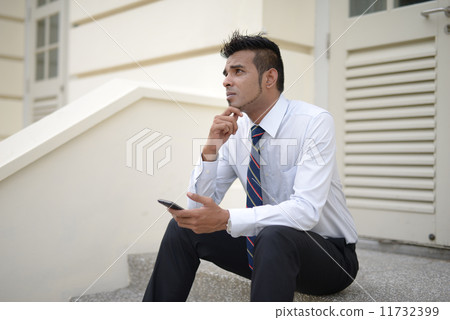Businessman using phone 11732399