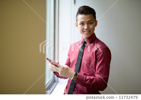 Businessman in office 11732479