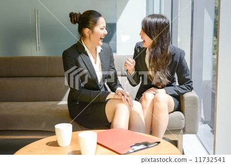 Business woman in office 11732541