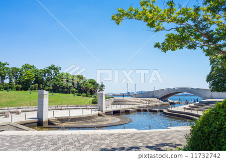 Minato Mirai Lincoln Park Pond with tides Minato Mirai Lincoln Park Pond with tides 11732742