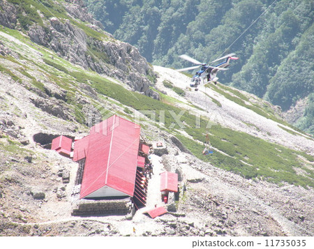 Transport of goods to mountain huts Transport of goods to mountain huts 11735035