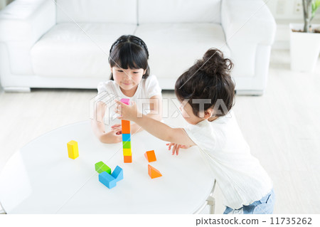 Two good-looking infants 11735262