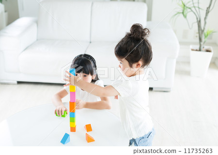 Two good-looking infants 11735263