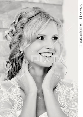 bw portrait of beautiful smiling bride 11737620