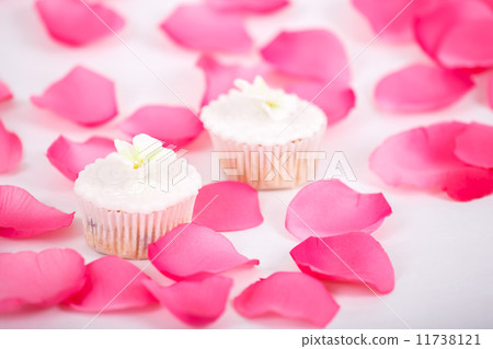 muffins with white icing muffins with white icing 11738121