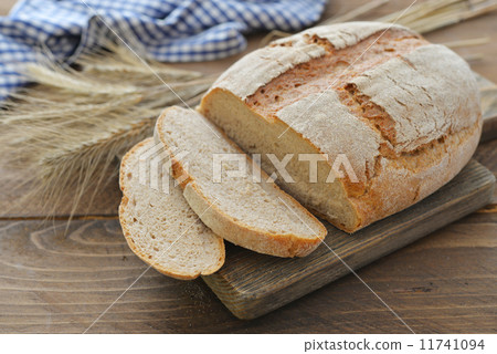 Sliced bread 11741094