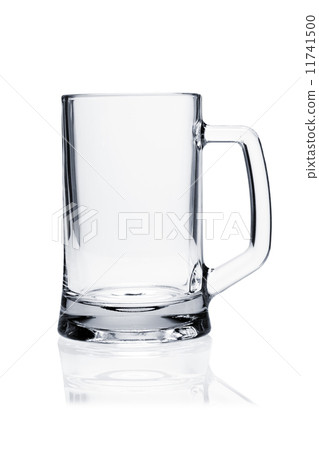Cocktail glass set. Empty beer mug on white 11741500