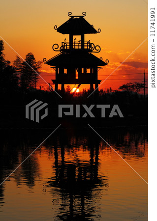 Sunset over the Karako ruins Sunset over the Karako ruins 11741991