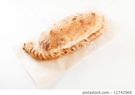 Calzone pizza 11742968