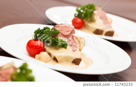 baked ham 11743233