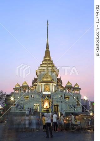 Wat Traimit 11744782