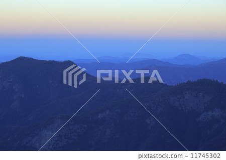 Early morning Sequoia National Park Early morning Sequoia National Park 11745302