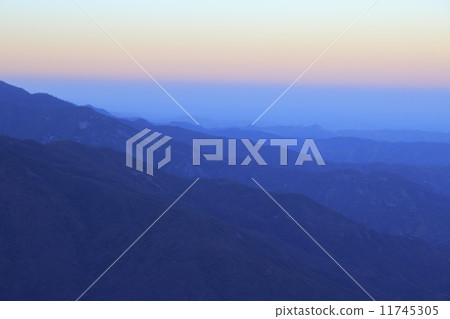 Early morning Sequoia National Park 11745305